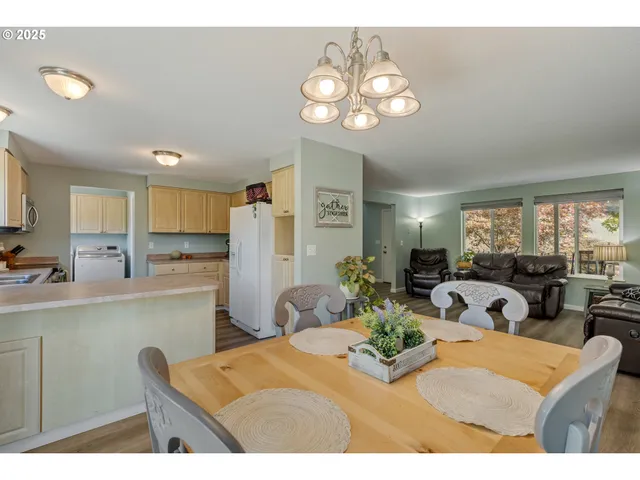 $485,000 | 1870 Lakeview Drive, Sutherlin, OR 97479