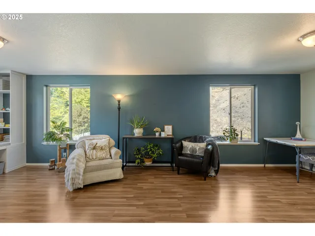 $485,000 | 1870 Lakeview Drive, Sutherlin, OR 97479