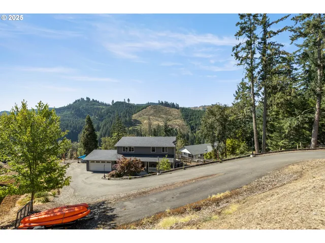 $485,000 | 1870 Lakeview Drive, Sutherlin, OR 97479