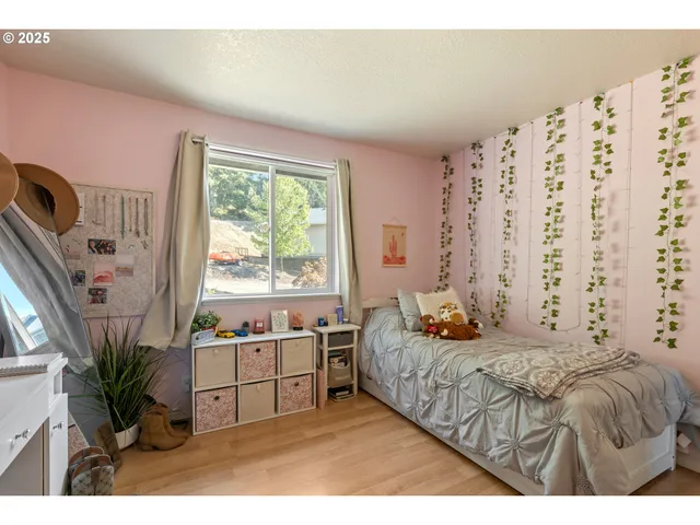 $485,000 | 1870 Lakeview Drive, Sutherlin, OR 97479