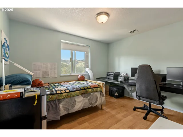 $485,000 | 1870 Lakeview Drive, Sutherlin, OR 97479