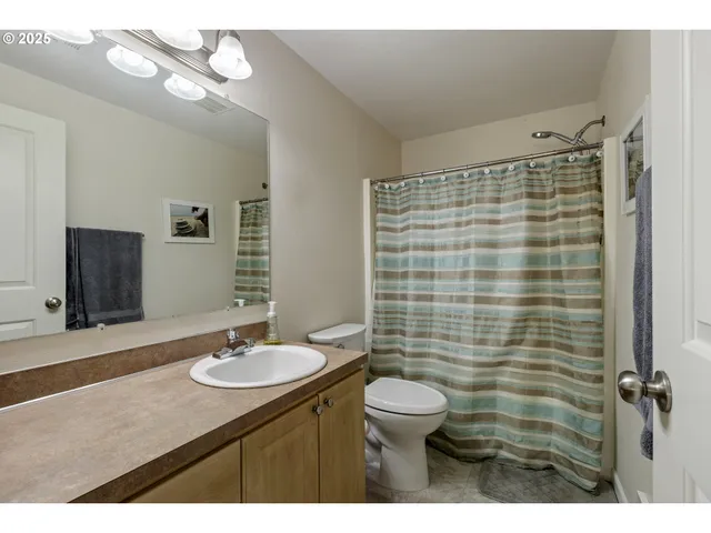 $485,000 | 1870 Lakeview Drive, Sutherlin, OR 97479