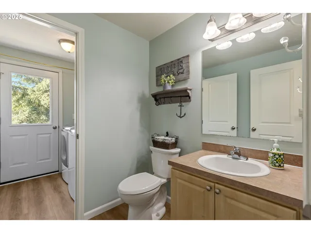 $485,000 | 1870 Lakeview Drive, Sutherlin, OR 97479