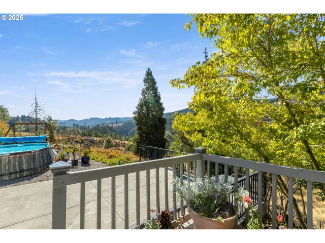 $485,000 | 1870 Lakeview Drive, Sutherlin, OR 97479