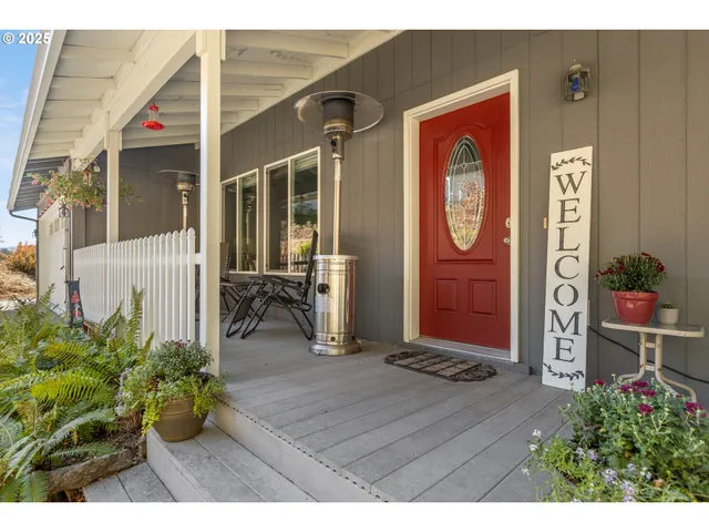 $485,000 | 1870 Lakeview Drive, Sutherlin, OR 97479