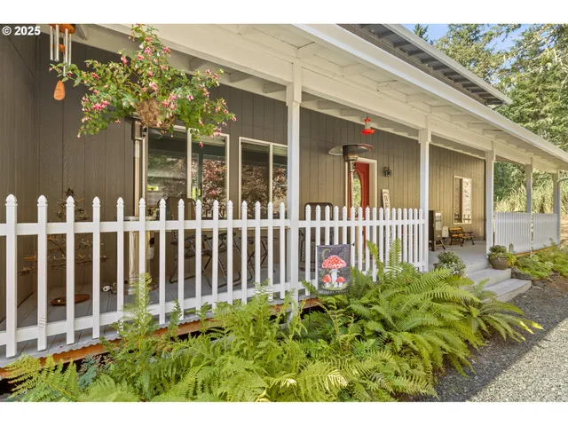 $485,000 | 1870 Lakeview Drive, Sutherlin, OR 97479