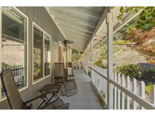 $485,000 | 1870 Lakeview Drive, Sutherlin, OR 97479