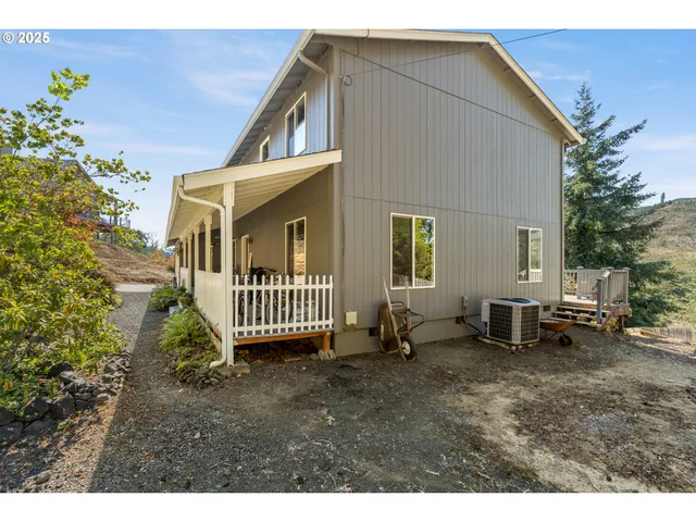 $485,000 | 1870 Lakeview Drive, Sutherlin, OR 97479