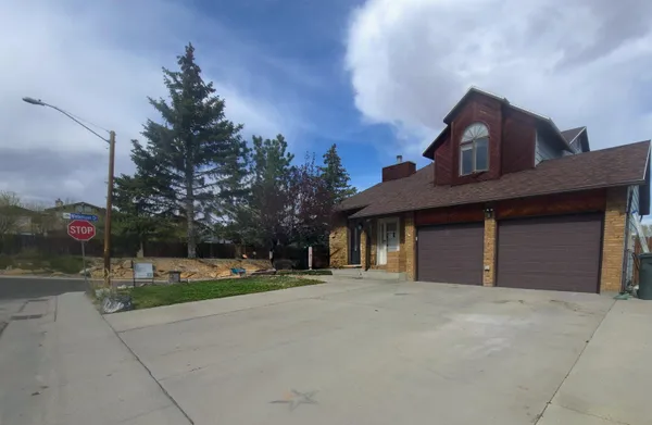 $387,500 | 1717 Overland Drive, Rock Springs, WY 82901