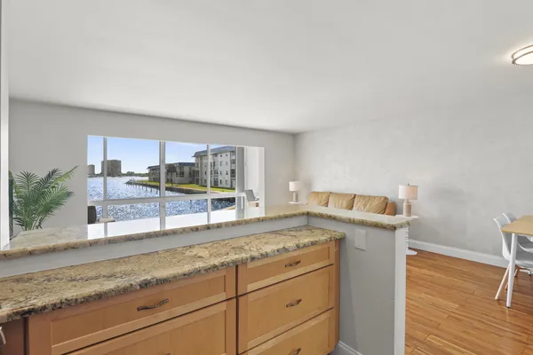 $2,200 | 2936 Lake Shore Drive, Unit 204, West Palm Beach, FL 33404