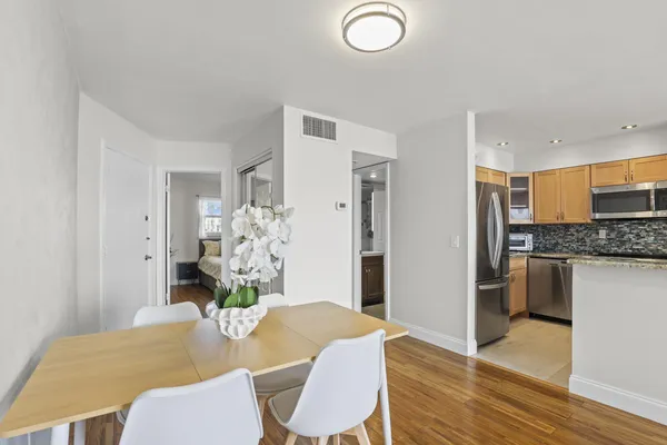 $2,200 | 2936 Lake Shore Drive, Unit 204, West Palm Beach, FL 33404