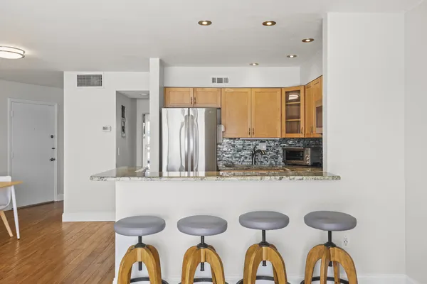 $2,200 | 2936 Lake Shore Drive, Unit 204, West Palm Beach, FL 33404