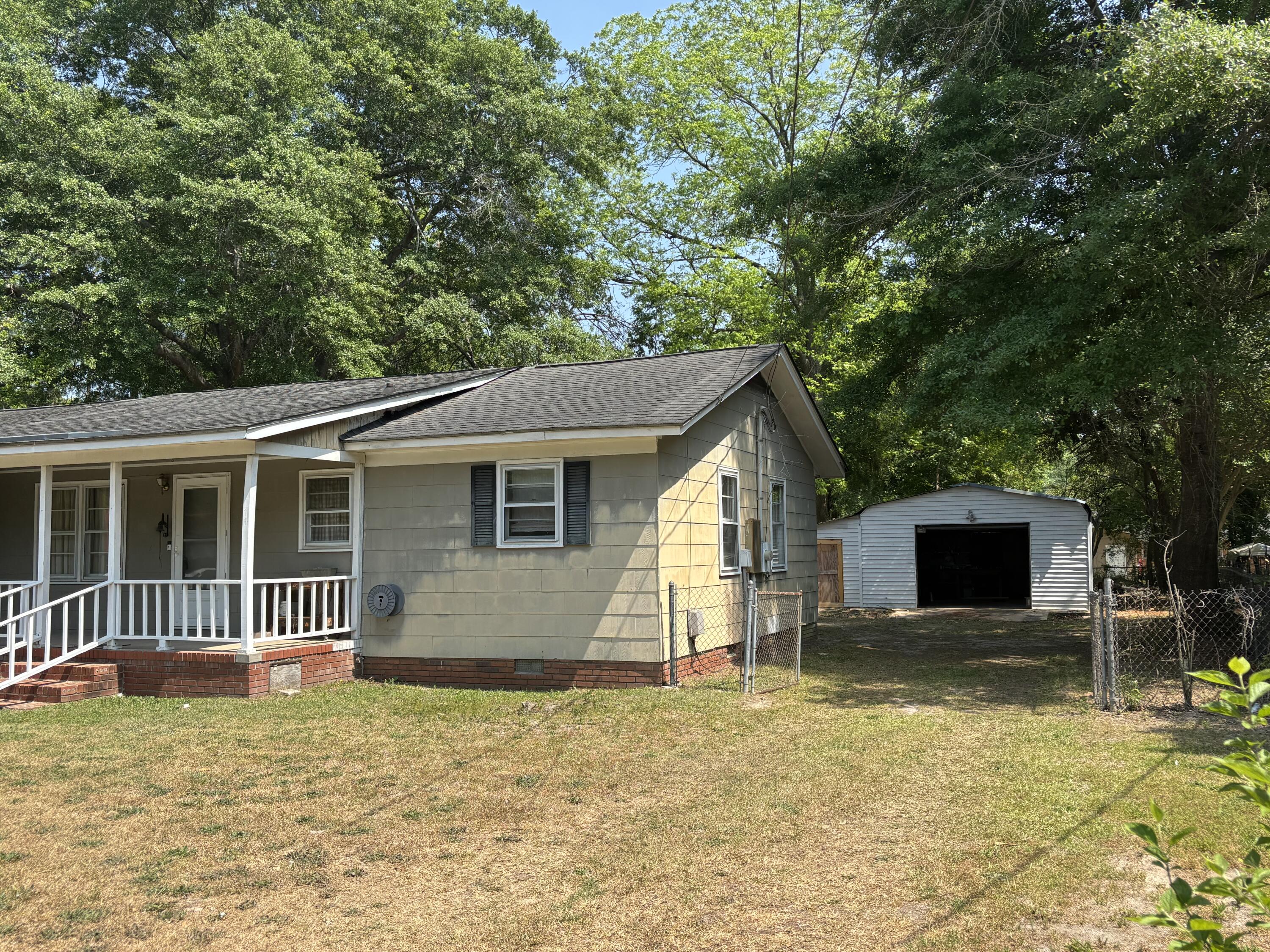 221 Cuttino Road Sumter, SC 29150 - Photo 5 of 32 IMG_7552