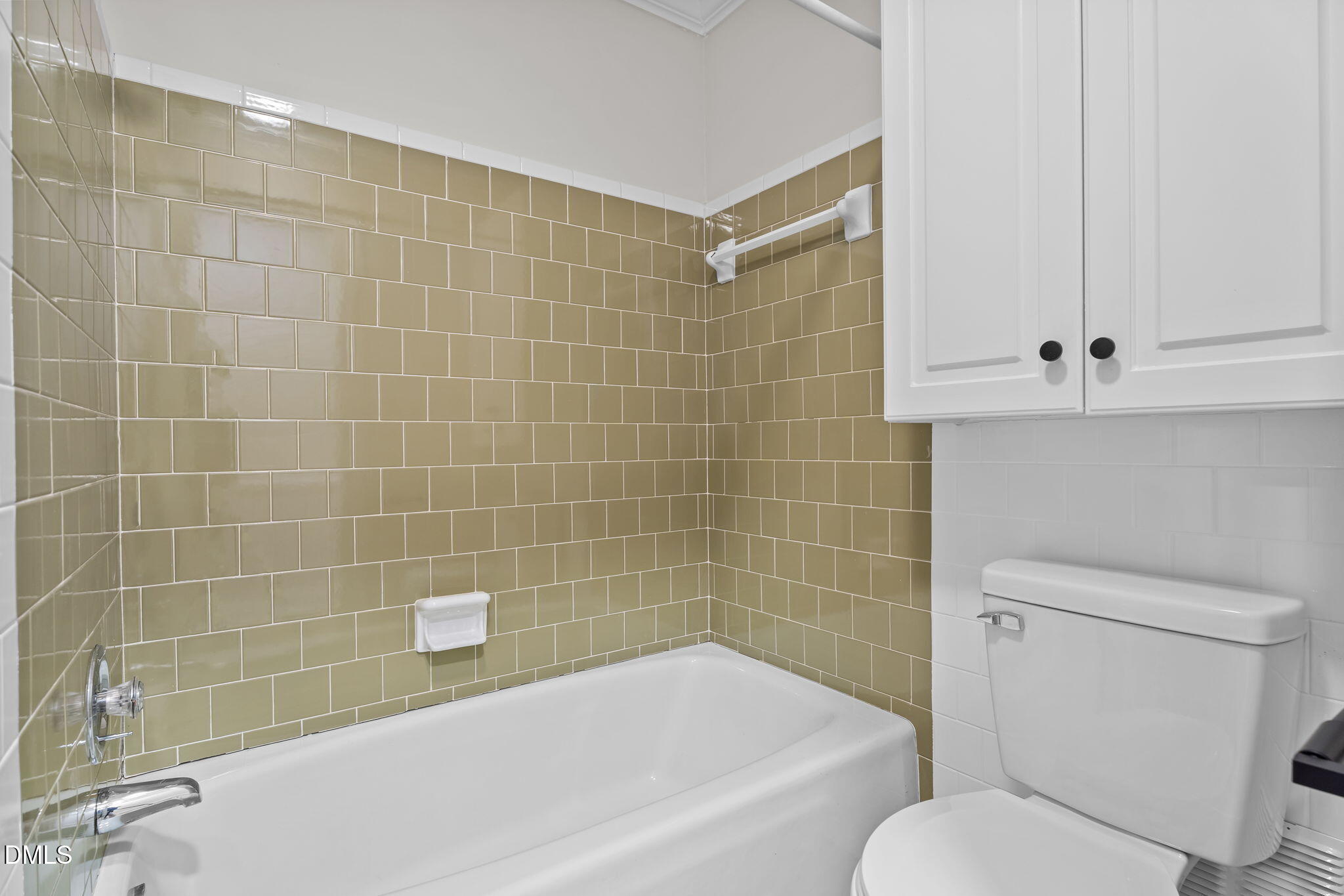 3738 Red Oak Battleboro Road Battleboro, NC 27809 - Photo 25 of 53 a bathroom with a bathtub and toilet