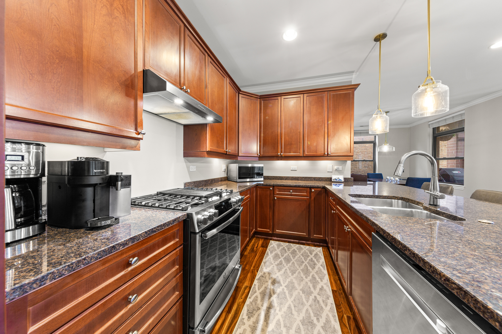 1908 West Irving Park Road, Unit 201 Chicago, IL 60613 - Photo 9 of 24