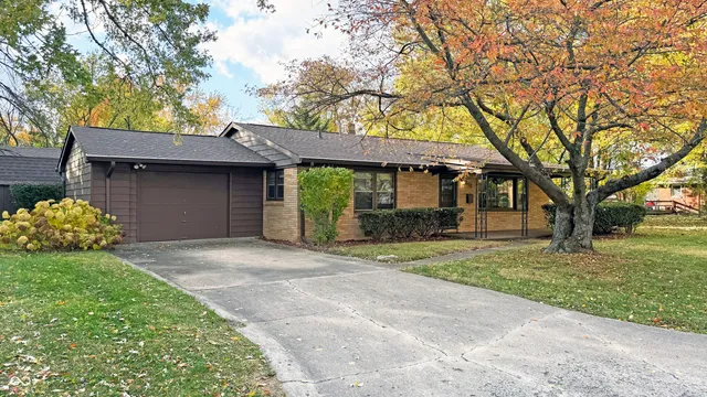 $209,900 | 610 Chestnut Lane, Greenfield, IN 46140