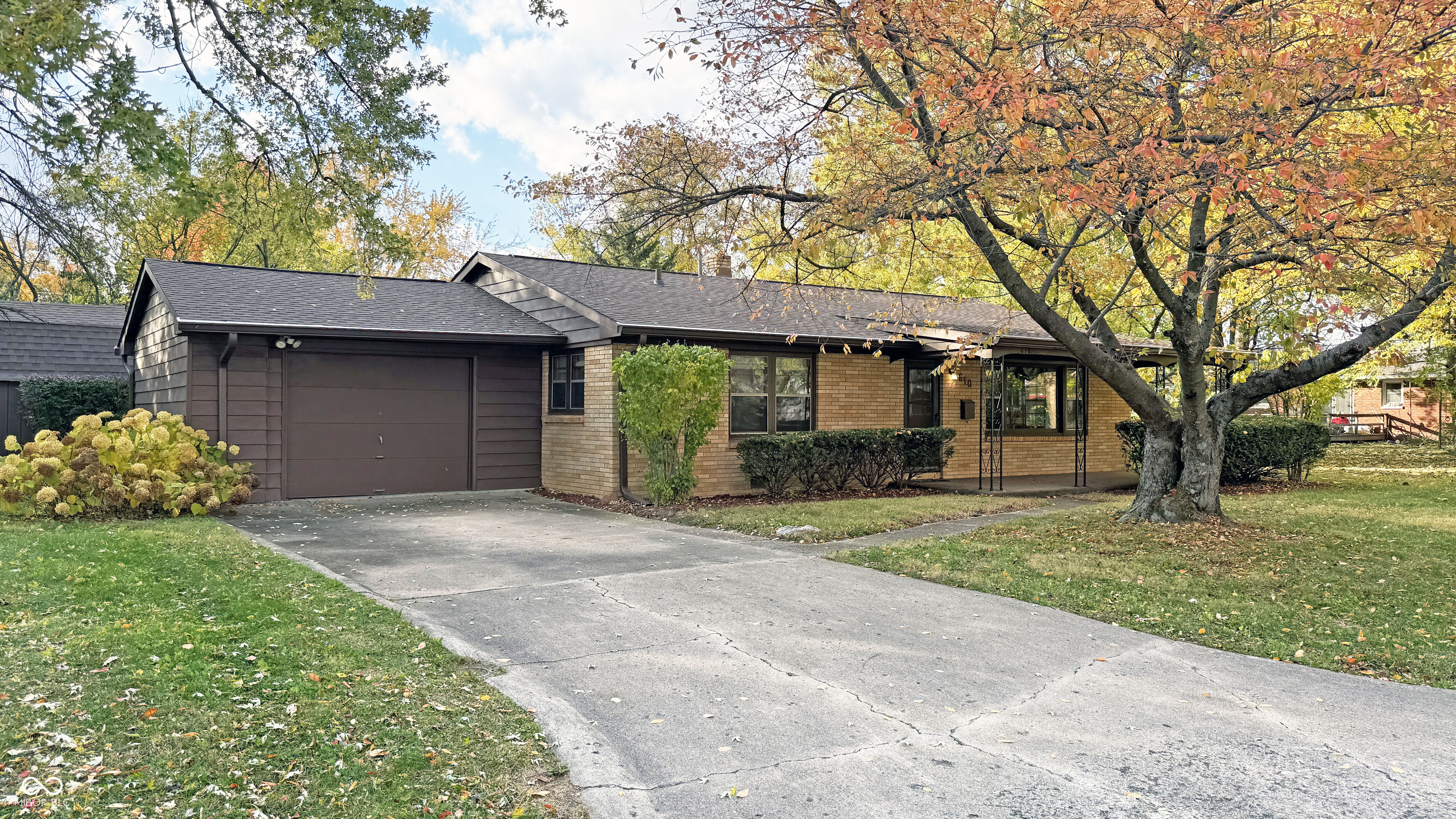 610 Chestnut Lane Greenfield, IN 46140 - Photo 1 of 21