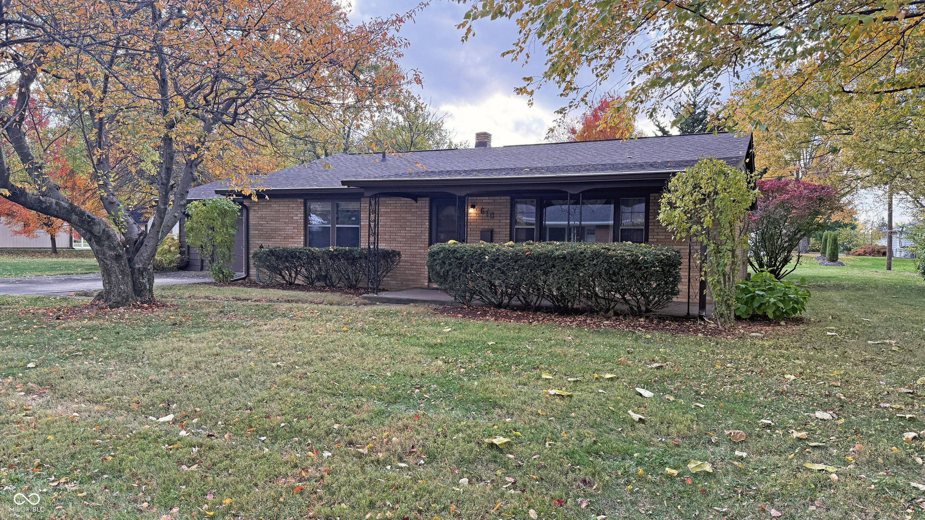 610 Chestnut Lane Greenfield, IN 46140 - Photo 2 of 21