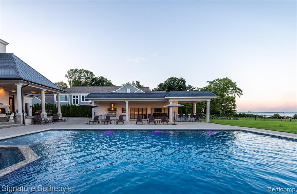984 Lake Shore Road Grosse Pointe Shores, MI 48236 - Photo 34 of 43