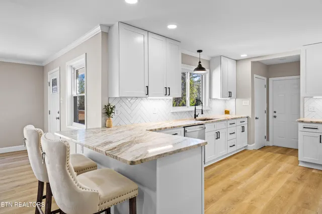 $799,900 | 2000 Eastwood Drive, Maryville, TN 37803