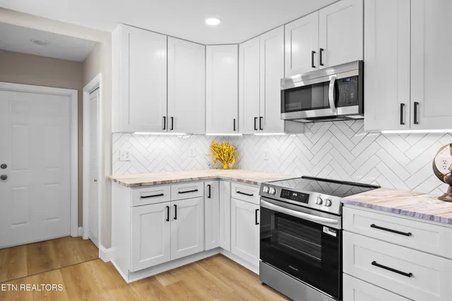 $799,900 | 2000 Eastwood Drive, Maryville, TN 37803