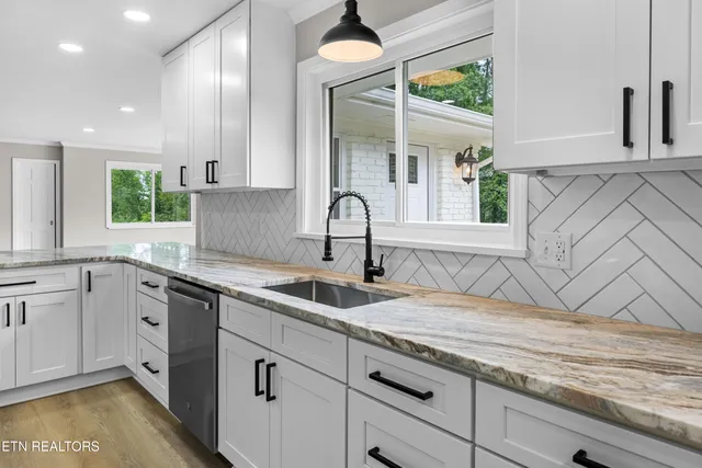 $799,900 | 2000 Eastwood Drive, Maryville, TN 37803