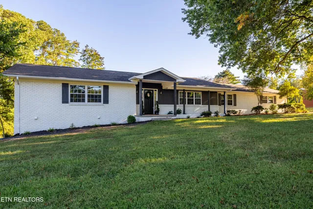 $799,900 | 2000 Eastwood Drive, Maryville, TN 37803