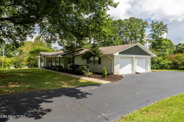 $799,900 | 2000 Eastwood Drive, Maryville, TN 37803