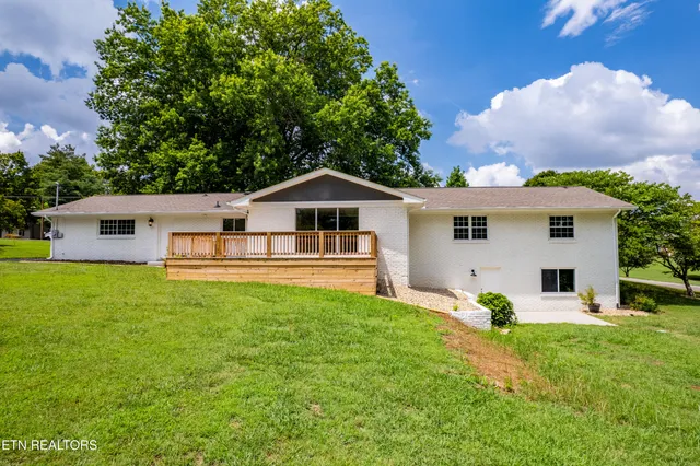 $799,900 | 2000 Eastwood Drive, Maryville, TN 37803