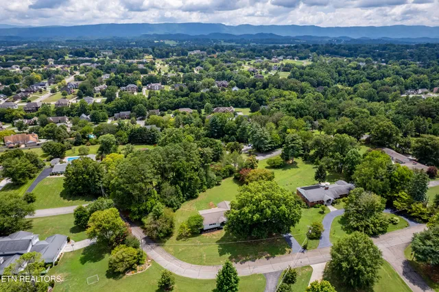 $799,900 | 2000 Eastwood Drive, Maryville, TN 37803