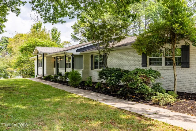 $799,900 | 2000 Eastwood Drive, Maryville, TN 37803