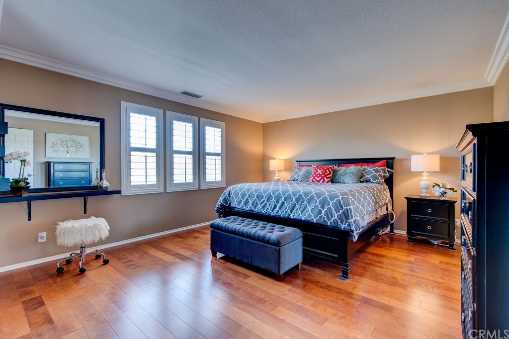 61 Autumn Irvine, CA 92602 - Photo 17 of 35 Master bedroom (upstairs)