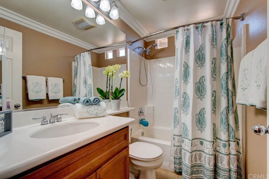 61 Autumn Irvine, CA 92602 - Photo 21 of 35 upstairs hall bath