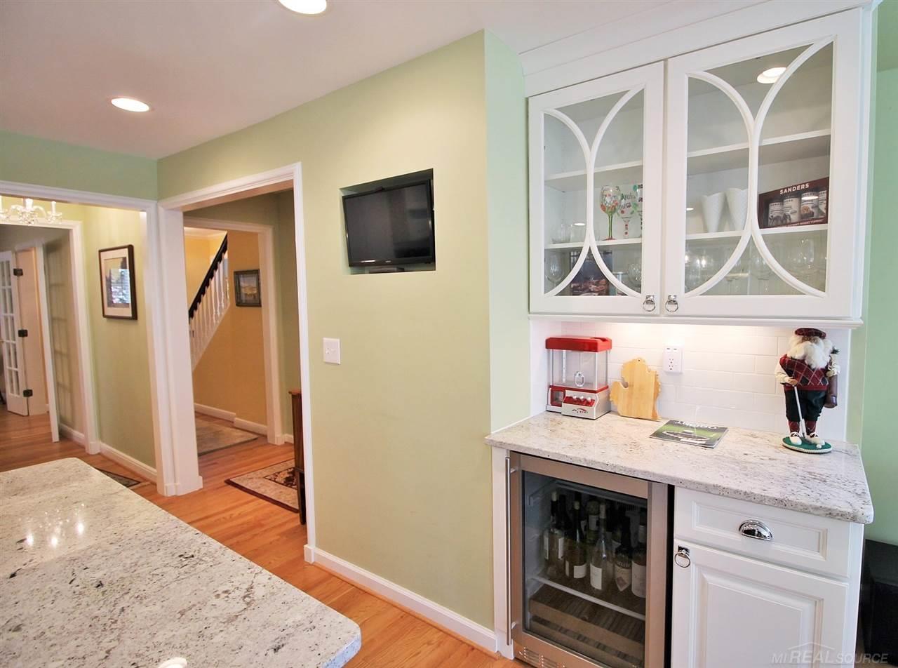 945 Trombley Road Grosse Pointe, MI 48230 - Photo 20 of 62 31388796-19.JPG
