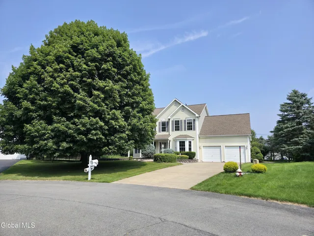 $565,000 | 633 Stream Lane, Guilderland, NY 12159