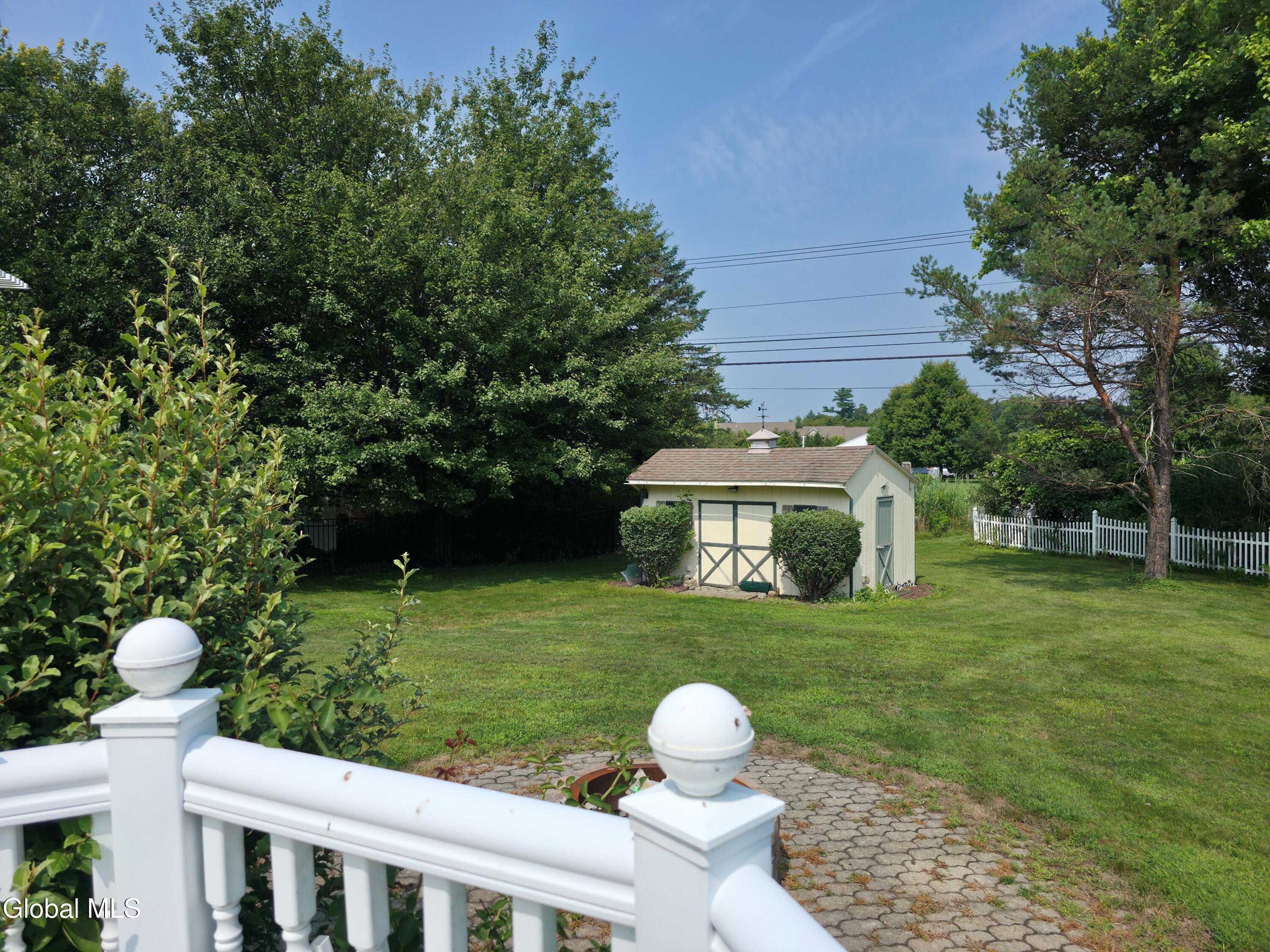 633 Stream Lane Guilderland, NY 12159 - Photo 11 of 46 4