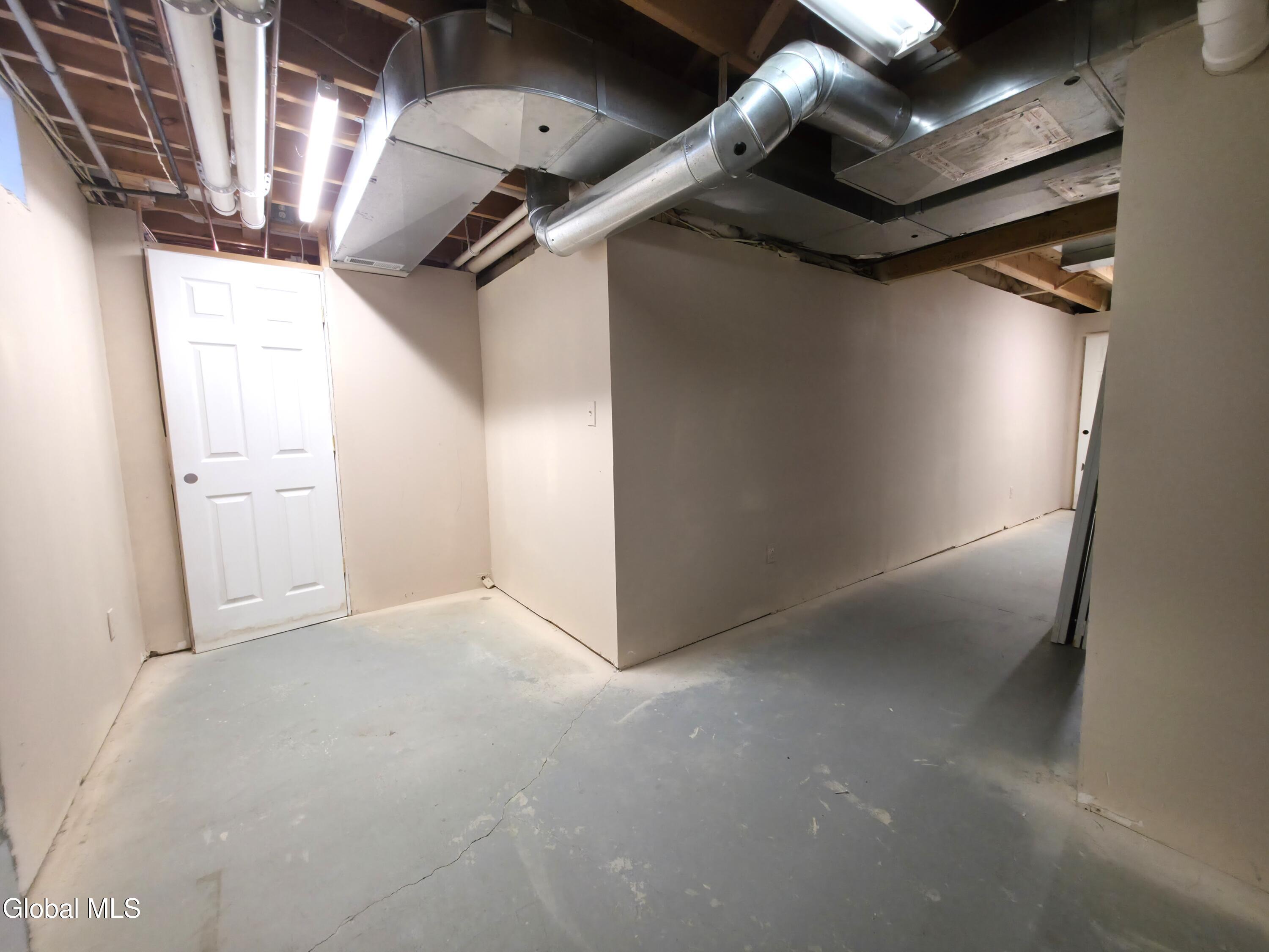 633 Stream Lane Guilderland, NY 12159 - Photo 26 of 46 20250808_112830