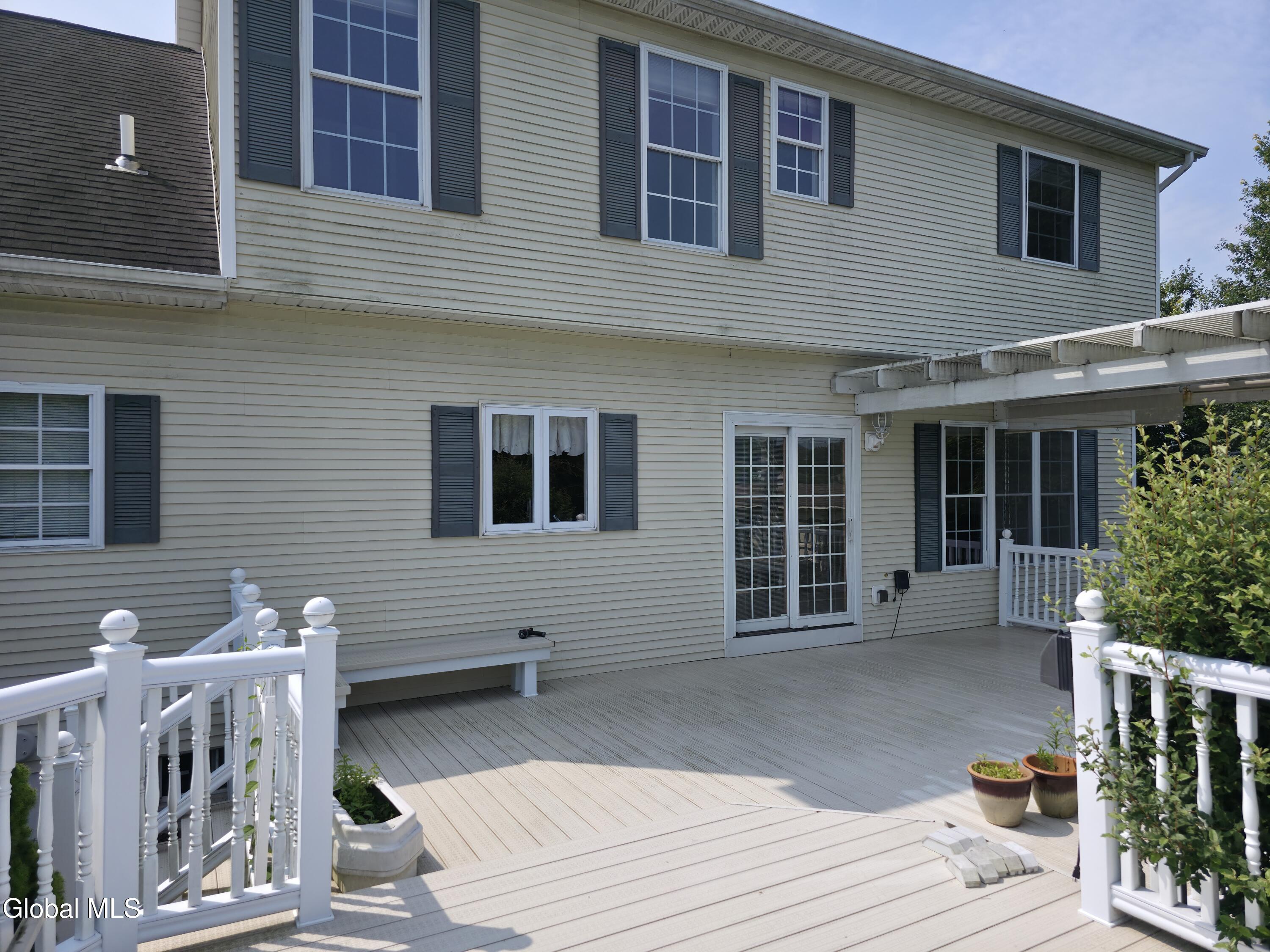 633 Stream Lane Guilderland, NY 12159 - Photo 7 of 46 20250808_111737