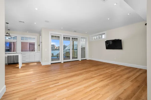 $5,800,000 | 21 Badgers Island West, Unit 21, Kittery, ME 03904