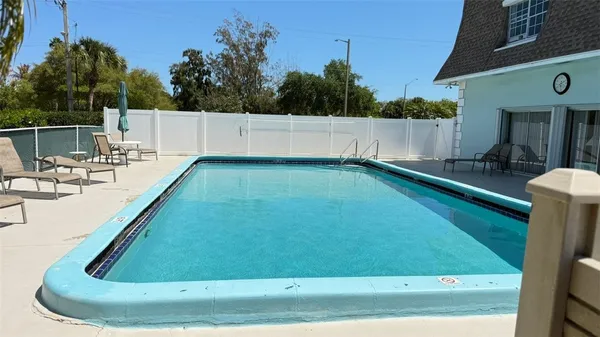 $1,800 | 1801 Indian River Boulevard, Unit C7, Vero Beach, FL 32960