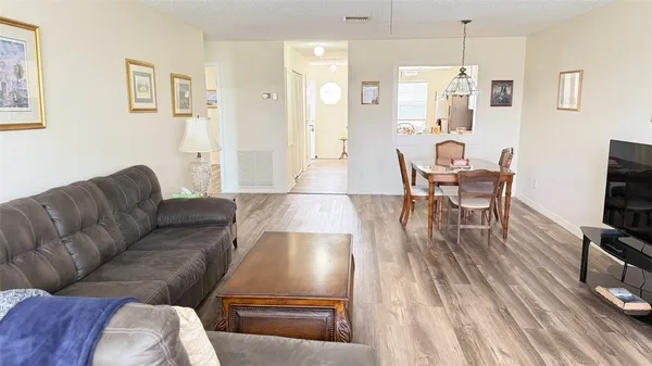 $1,800 | 1801 Indian River Boulevard, Unit C7, Vero Beach, FL 32960