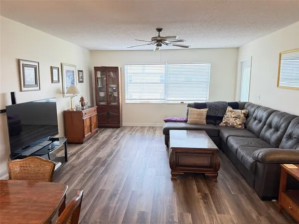 $1,800 | 1801 Indian River Boulevard, Unit C7, Vero Beach, FL 32960