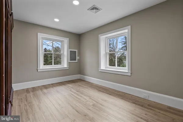 $3,000,000 | 231 Woodlane Road, Edgewater Park, NJ 08010