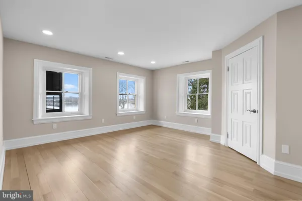 $3,000,000 | 231 Woodlane Road, Edgewater Park, NJ 08010