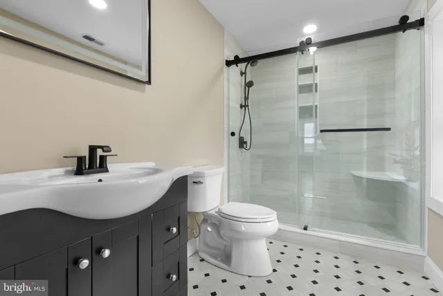 $3,000,000 | 231 Woodlane Road, Edgewater Park, NJ 08010