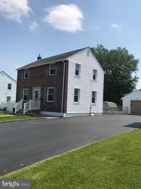 1010 Edgerton Road Secane, PA 19018 - Photo 3 of 20