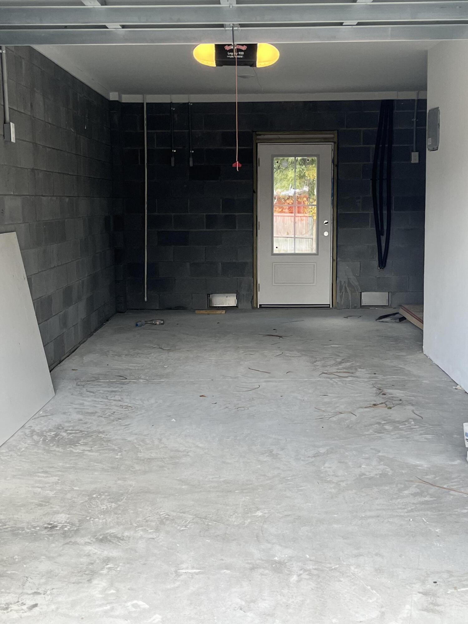 202 Cache Court, Unit 2 Charleston, SC 29414 - Photo 4 of 48 Garage