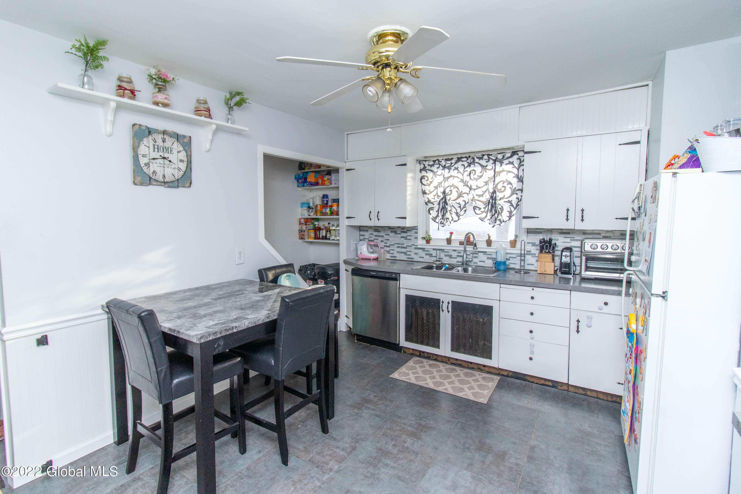2049 Careleon Road Schenectady, NY 12303 - Photo 5 of 22 2049 Careleon-14