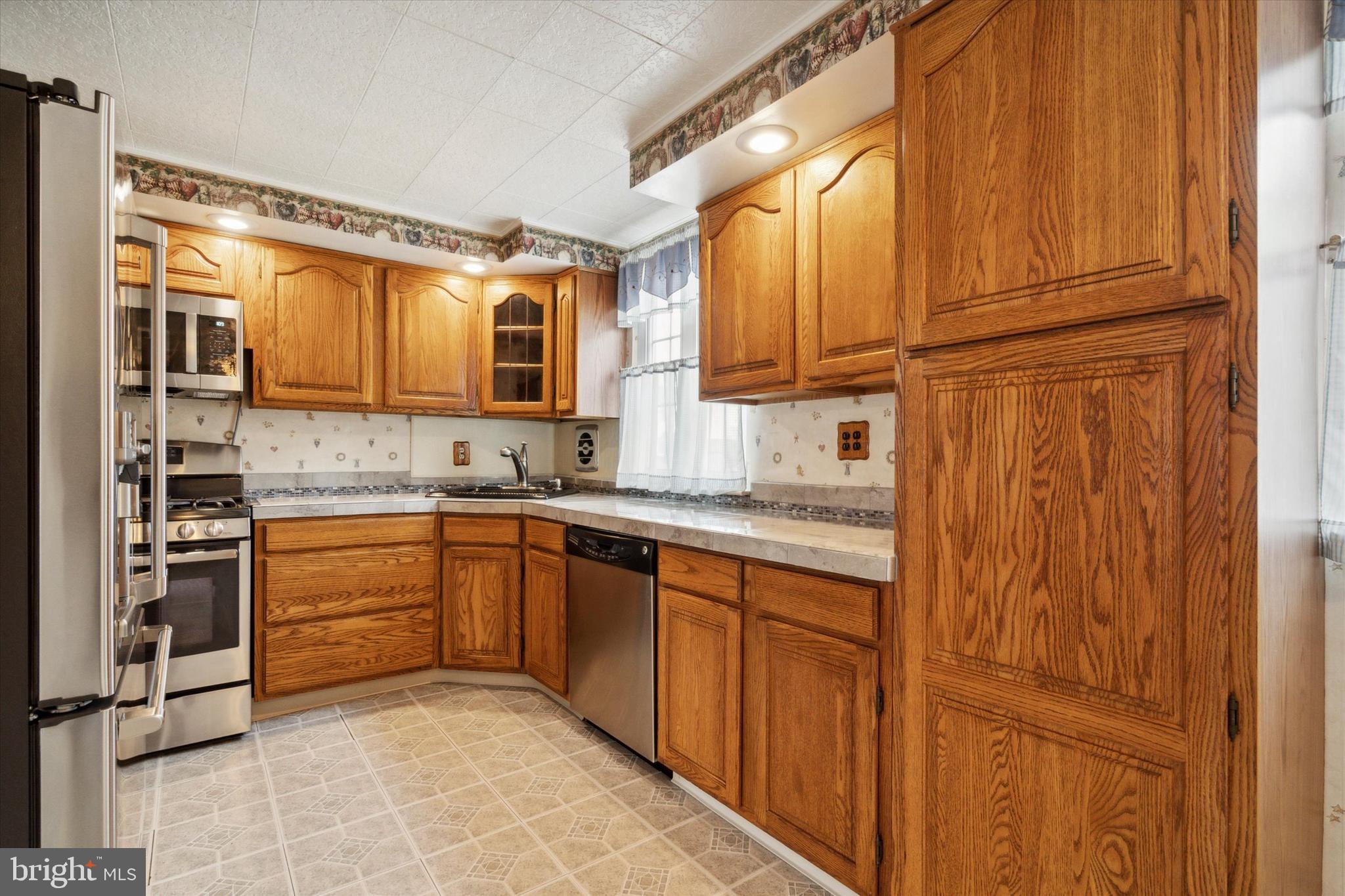 4417 Crossland Road Philadelphia, PA 19154 - Photo 16 of 34 Kitchen