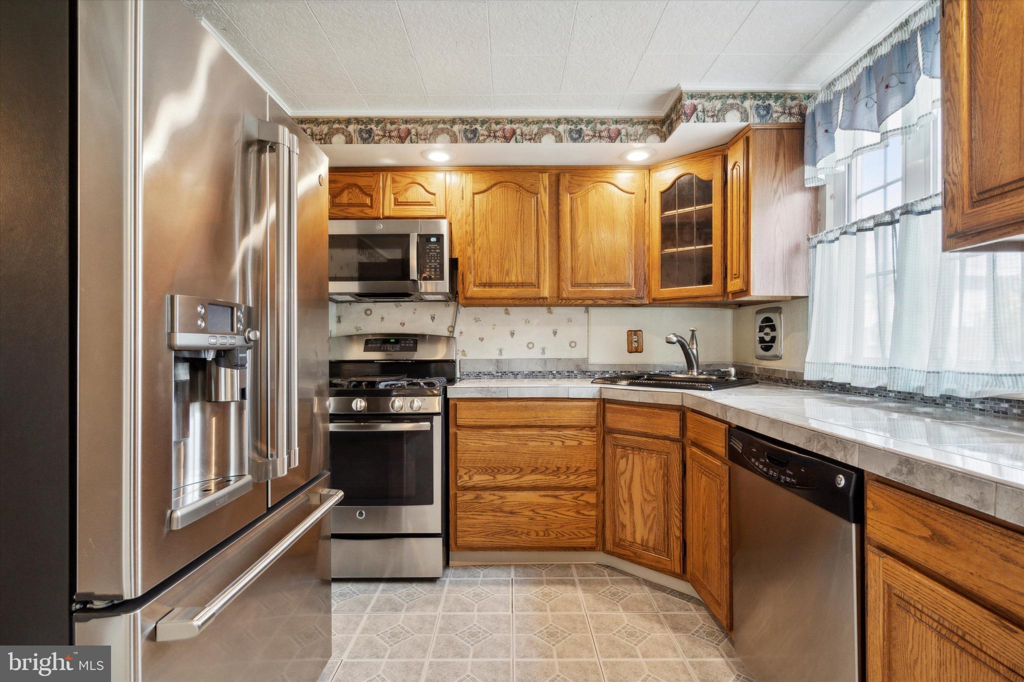 4417 Crossland Road Philadelphia, PA 19154 - Photo 17 of 34 Kitchen
